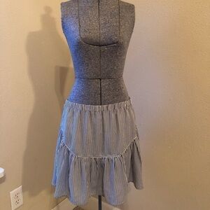 4 for $25  Banana Republic XS skirt